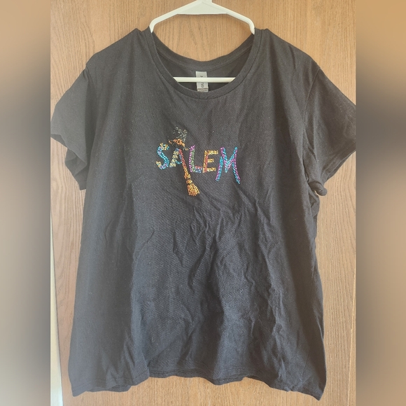 Gildan Tops - Gildan Black Tee with Colorful Salem Design
